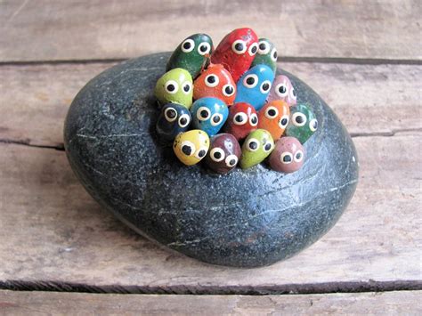 vintage 1970s souvenir pet rocks by MouseTrapVintage on Etsy