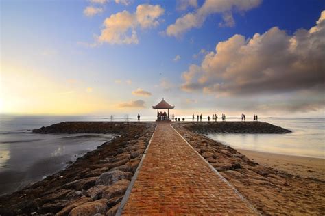 SUNDARI BALI TOUR: PANTAI MATAHARI TERBIT - SANUR