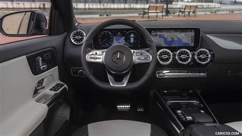 2021 Mercedes-Benz GLA 250 4MATIC (US-Spec) - Interior | Caricos