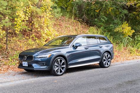 2023 Volvo V60 Cross Country Review: The All-Terrain Swedish Wagon ...