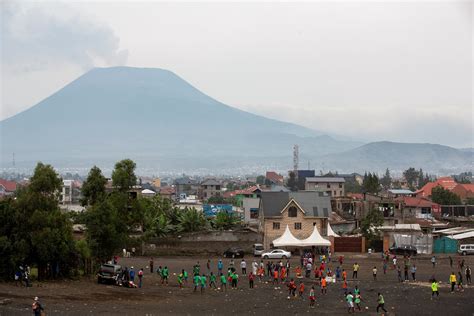 DR Congo's Nyiragongo volcano erupts triggering panic in Goma | Daily Sabah