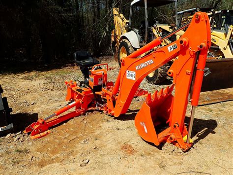 KUBOTA BACKHOE ATTACHMENT BH-92 S/N A6645, FITS TRACTOR 24" BUCKET