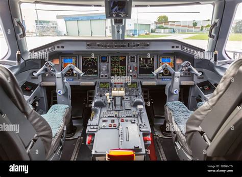 Embraer Cockpit High Resolution Stock Photography and Images - Alamy