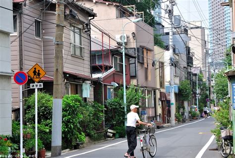 A glimpse of old Japan, Tsukishima streets | Japanese neighborhood ...