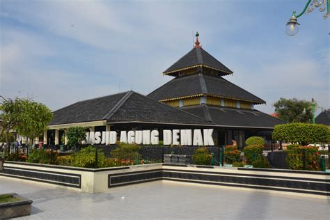 JELAJAH MASJID: 1,5 Jam Wisata Religi dan Sejarah di Masjid Agung Demak ...