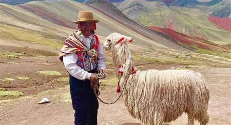 Excursion to Palccoyo Mountain - Cusco | FREETOUR.com