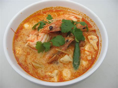 Modern Thai Food: Tom-Yum-Kung : spicy and sour shrimp soup.