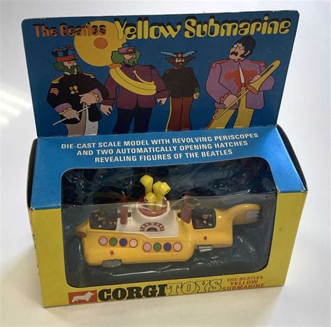 Lot 352 - BEATLES YELLOW SUBMARINE CORGI TOY IN BOX.