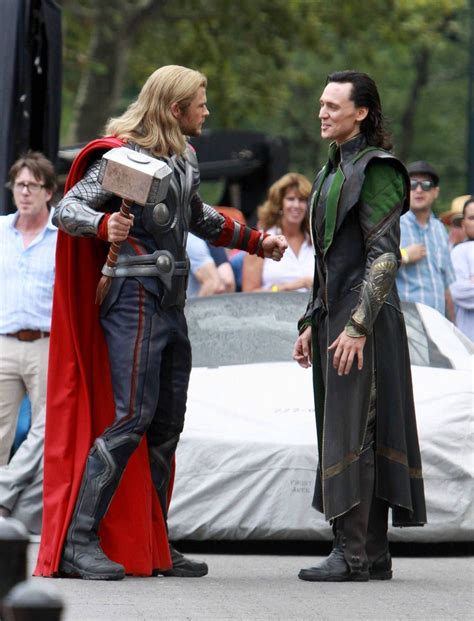 Thor and Loki behind the scenes of The Avengers in NYC | Фильмы марвел ...