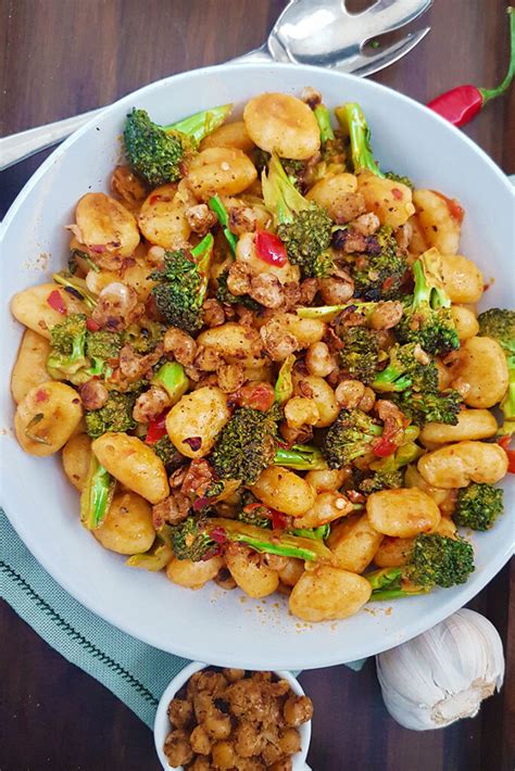 Pan Fried Gnocchi With Broccoli – GET SET VEGAN