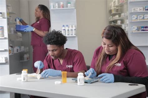 pharmacy technician evolution Archives - Trade School Programs in Chicago