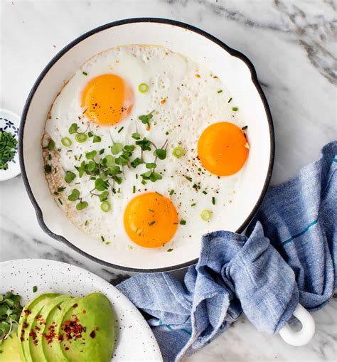 How to Make Sunny Side Up Eggs - Recipes by Love and Lemons