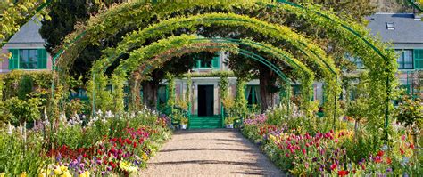 Giverny & Monet's Garden Tour in family (Private) - Meet the Locals