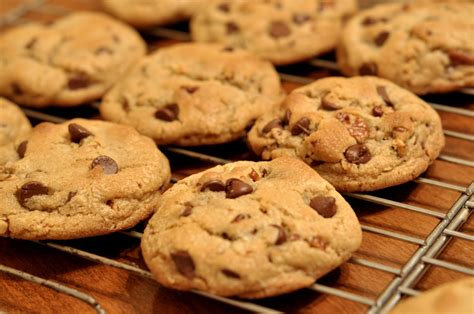 Chocolate Chip Cookies Images & Pictures - Becuo