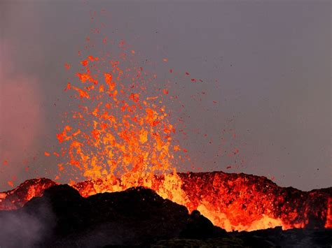 Photos: Volcanic eruption begins in Iceland after earthquakes | News ...