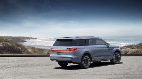 2018 Lincoln Navigator Teased, Features Illuminated Emblem - autoevolution