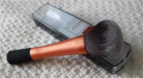 Martina Moylan X: Real Techniques Powder Brush Review