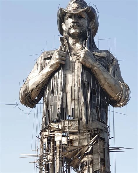 Massive new statue of LEMMY at France’s HELLFEST – Arrow Lords of Metal