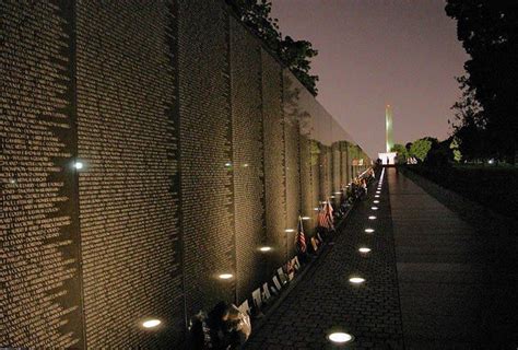 HISTORY ON THE VIETNAM WALL ...