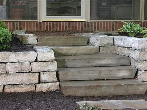 How to Build a Retaining Wall with a Terrace | how-tos | DIY