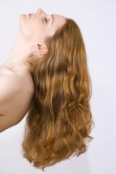 How to Juice Alfalfa Sprouts for Hair - Woman