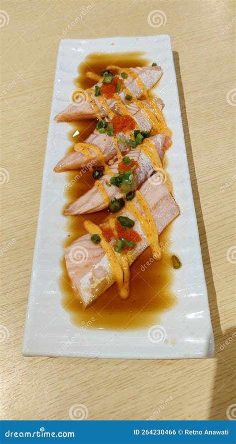 Salmon mentah Sushi stock photo. Image of soup, mentah - 264230466