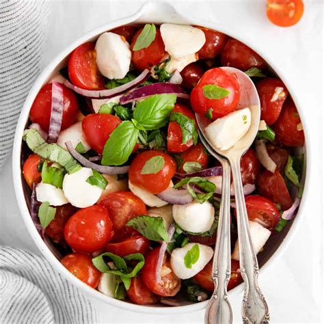 Tomato Mozzarella Salad (with fresh basil!) - The Cheese Knees