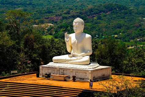 The Most Enchanting Buddhist Temples in Sri Lanka