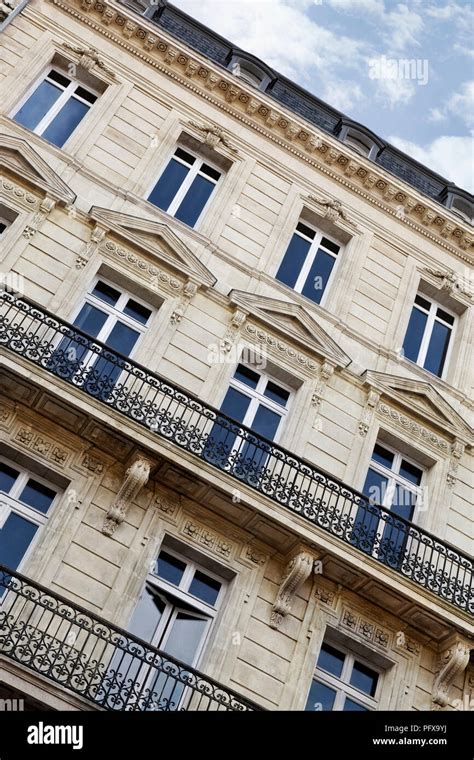 Classic architecture in the city of Bordeaux France Stock Photo - Alamy