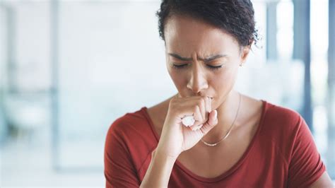 Dry Cough: Symptoms, Causes, When It’s a Sign of COVID