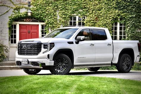 2022 GMC Sierra 1500 Denali Ultimate Pickup Review | Driving