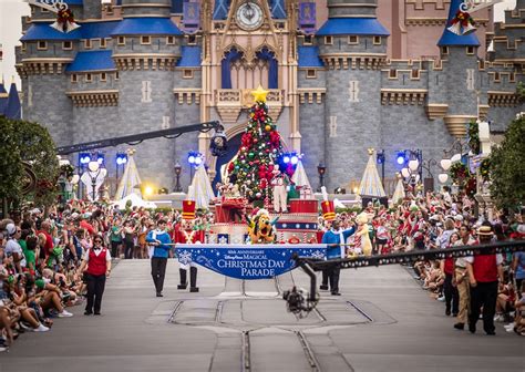 2024 Christmas Day Parade Filming at Disney World - Disney Tourist Blog