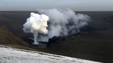 Grimsvotn: Iceland raises alert level for eruption of its most active ...