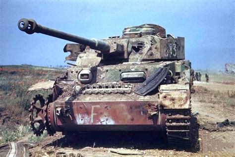 WWII German tank Pz.Kpfw. IV, color gallery