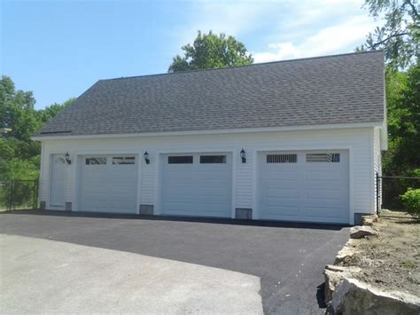 3 Bay Garage with loft and front entry door - Classico - Garage ...