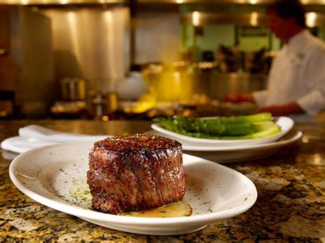 Pappas Bros. Steakhouse | Restaurants : Food Network | Food Network