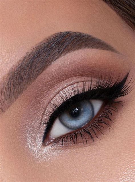 65 Pretty Eye Makeup Looks : neutral and black liner