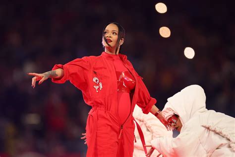 Rihanna Wore a Breastplate and Flight Suit to Perform Her Biggest Hits ...