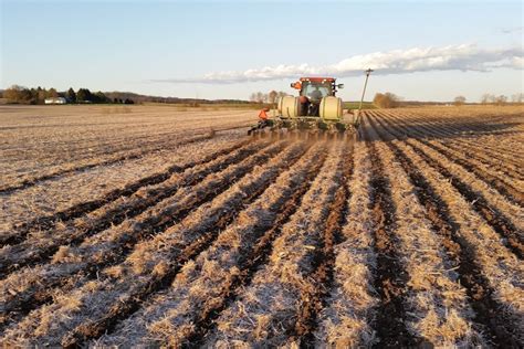 Strip till a matter of helping the soil and lowering costs | Farmtario