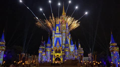 Fireworks Return to Disney World on Cinderella Castle (All 4 shows ...