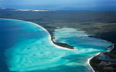 Fraser Island aerial, Queensland - Australian Geographic