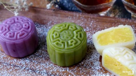 Snow skin mooncake with custard filling (冰皮月饼) | Red House Spice