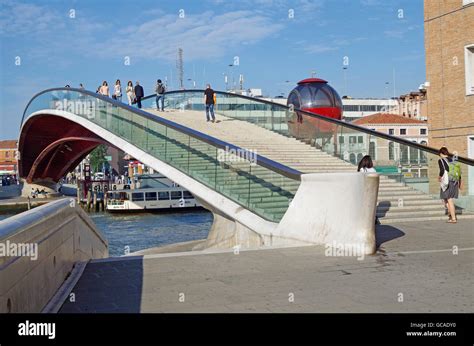 Venice, Calatrava bridge, Ponte de Constituzioni Stock Photo - Alamy