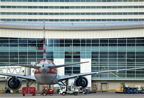 Why American Airlines 'loves' its DFW Airport hub | American Airlines ...