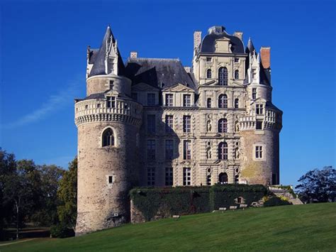 9 Most Haunted Castles in the World