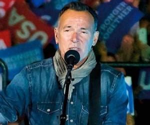 Bruce Springsteen Biography - Facts, Childhood, Family Life & Achievements