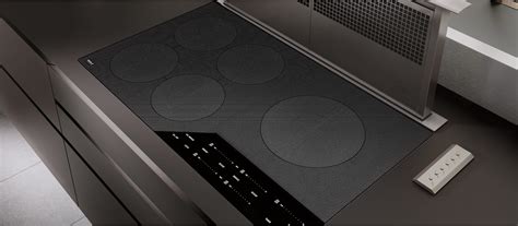 Wolf 36" Contemporary Induction Cooktop (CI365C/B)