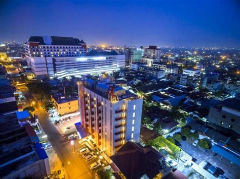 Red Planet Pekanbaru in Indonesia - Room Deals, Photos & Reviews