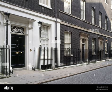 11 Downing Street door to official residence of Chancellor of the ...