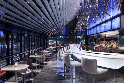 Grand Hyatt New York: custom designed illuminated bar Manhattan ...